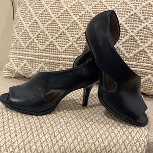 Life Stride navy heel